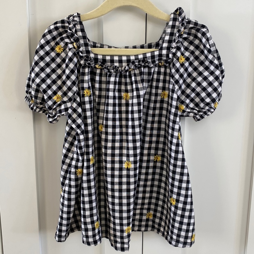 EUC Old Navy Embroidered Top